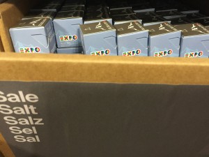 Les cubes de sel bleu du pavillon suisse.